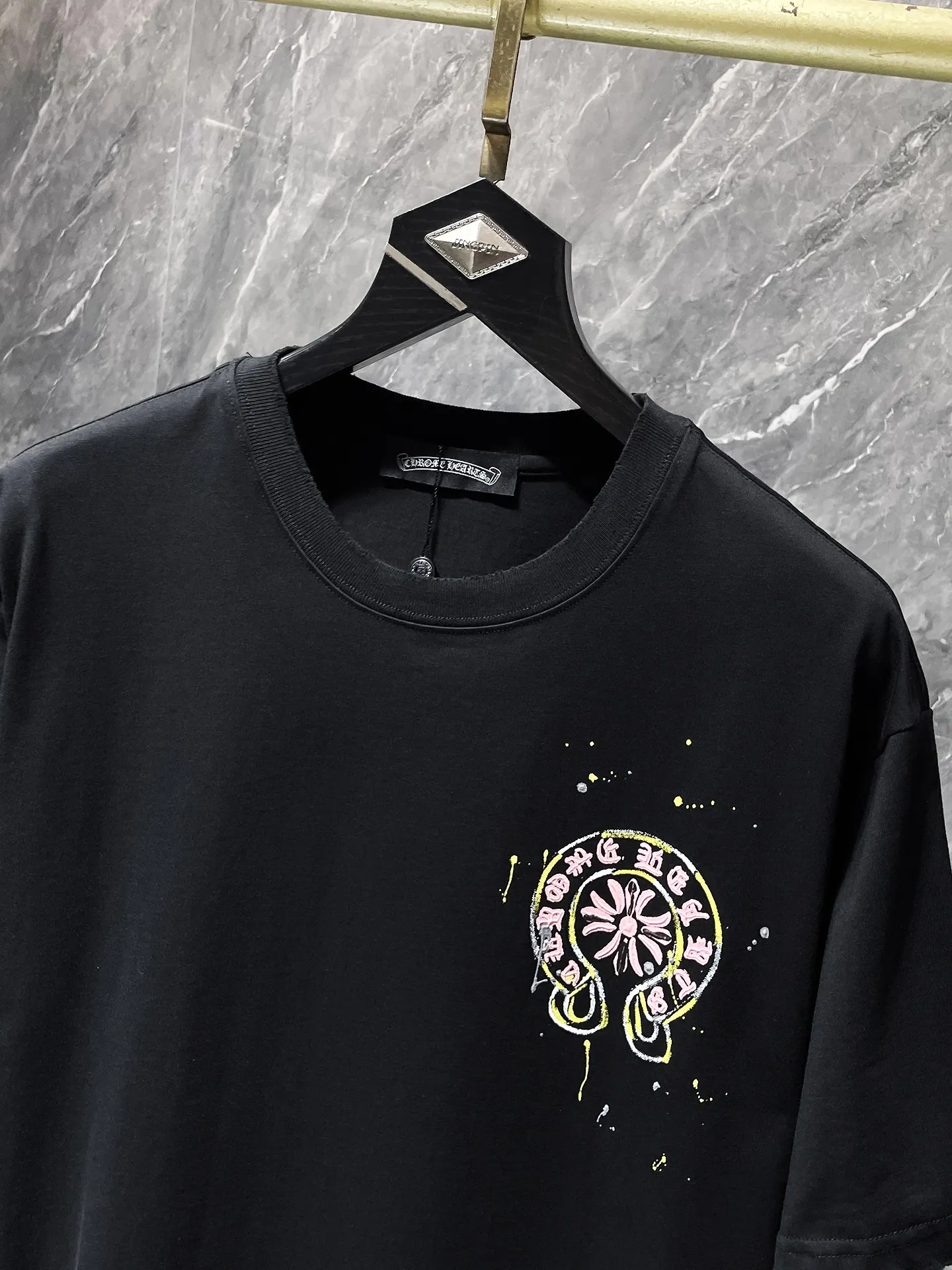 P150   夏季上新 Chrome Hearts 25ss 高定版！ ! High-weight, environmentally friendly and high-quality top-quality fabric 280g Crow Sanskrit hand-painted scratched foam short-sleeves. Counter synchronization. 1:1 replica version. Recommended color: black white. Size: S, M, L, XL